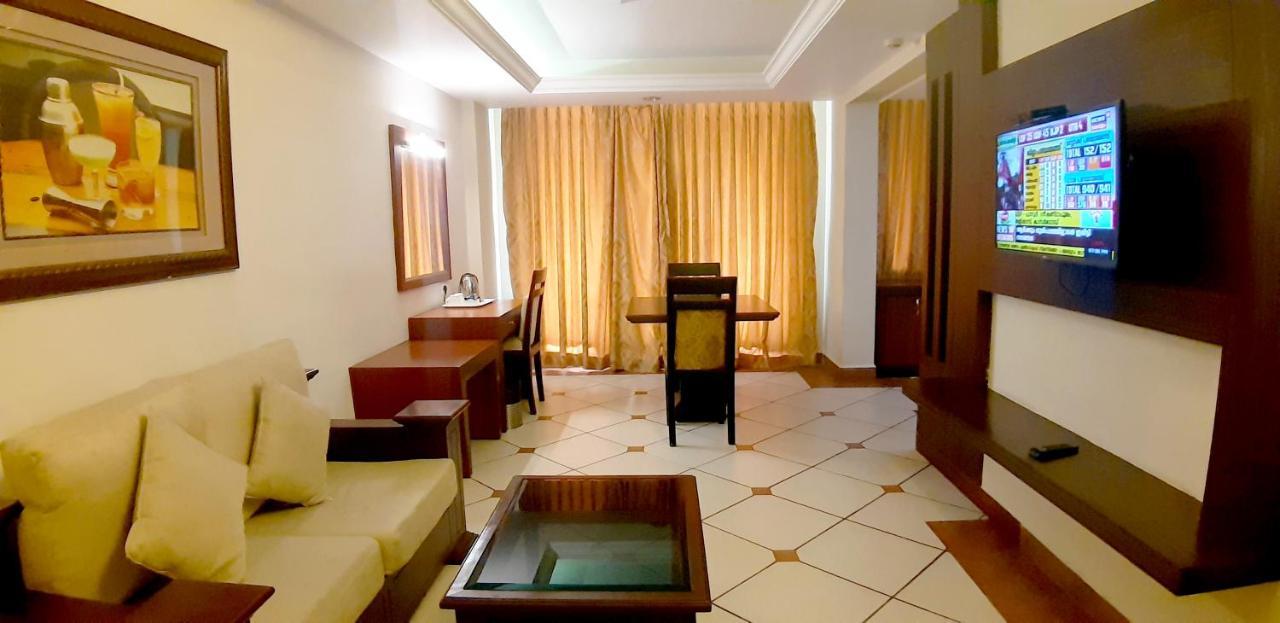 Emarald Hotel Cochin Kochi Eksteriør billede