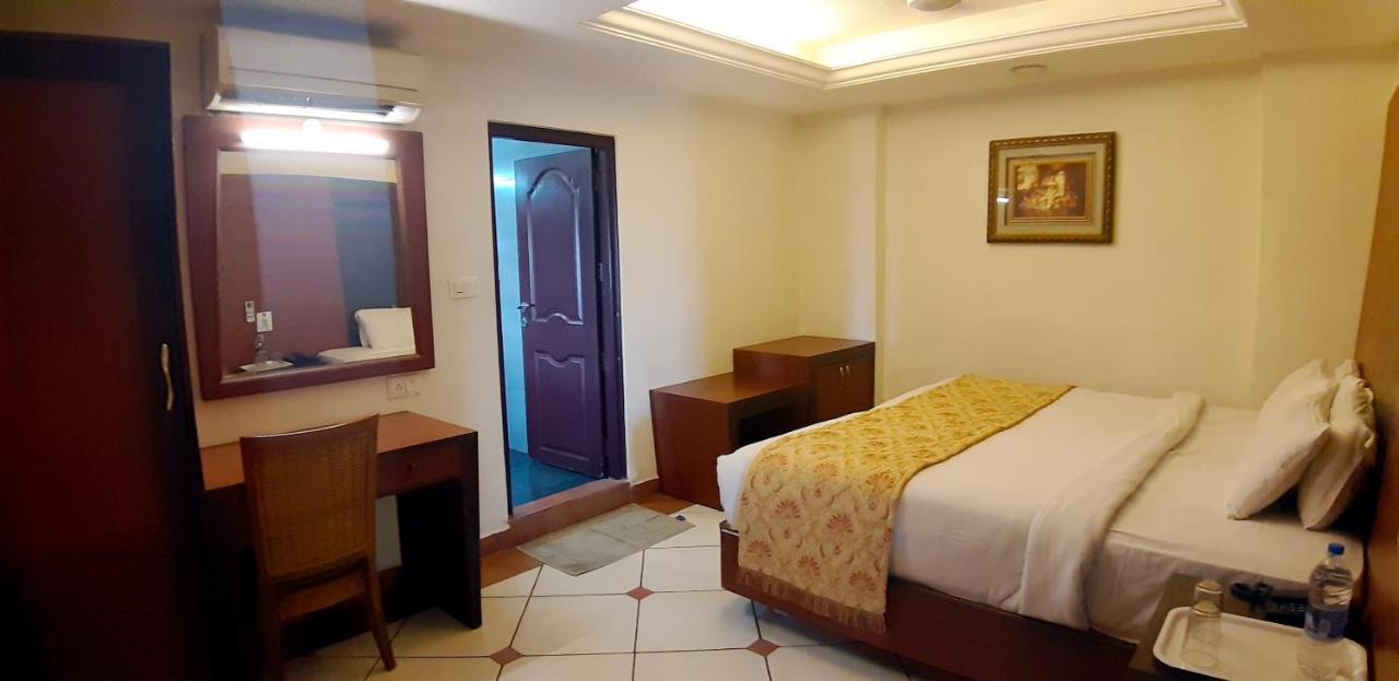 Emarald Hotel Cochin Kochi Eksteriør billede
