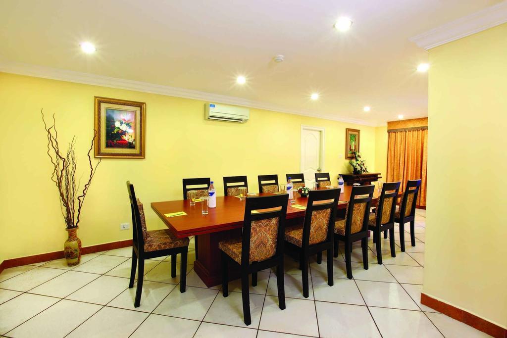 Emarald Hotel Cochin Kochi Eksteriør billede