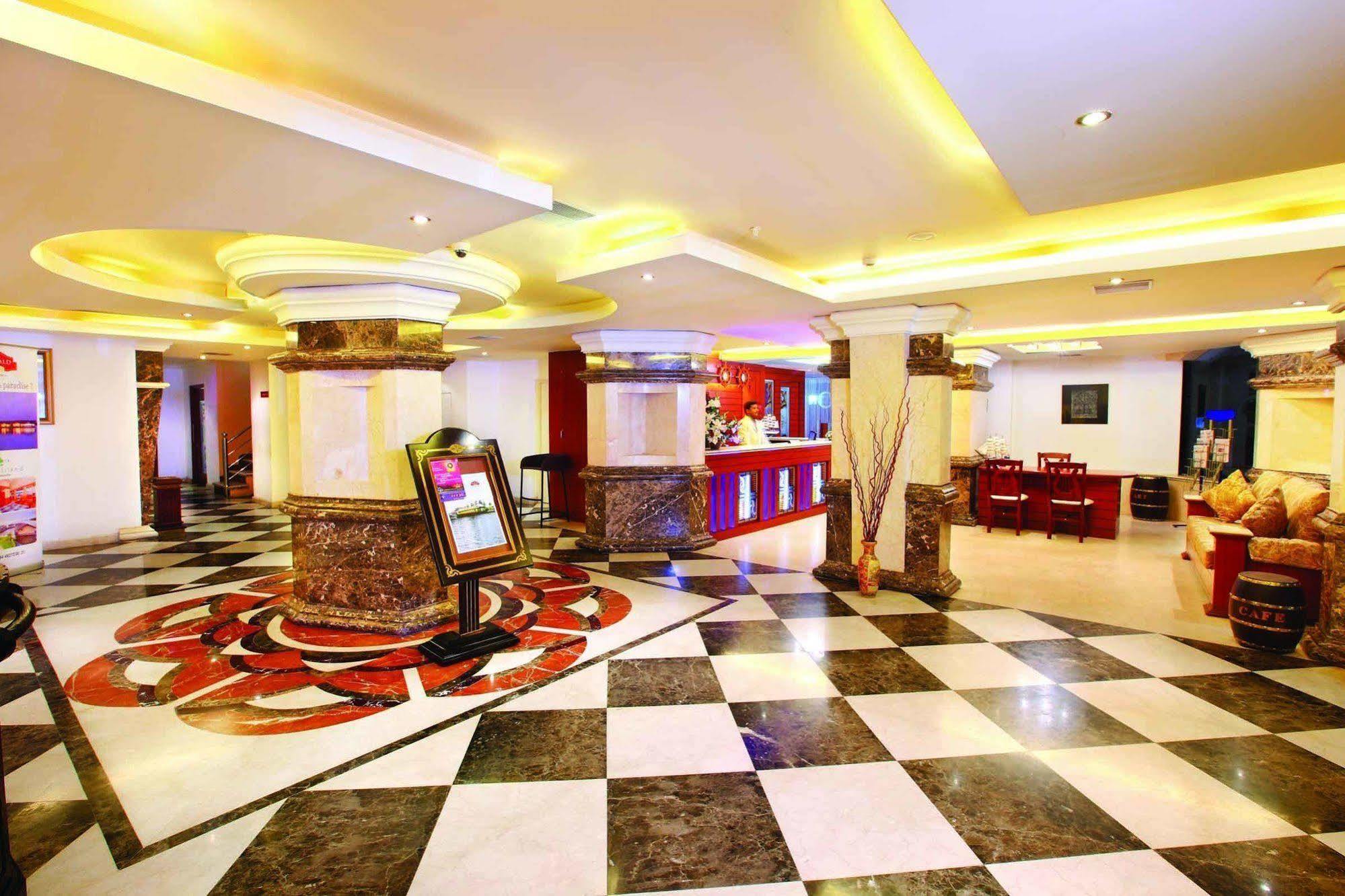 Emarald Hotel Cochin Kochi Eksteriør billede