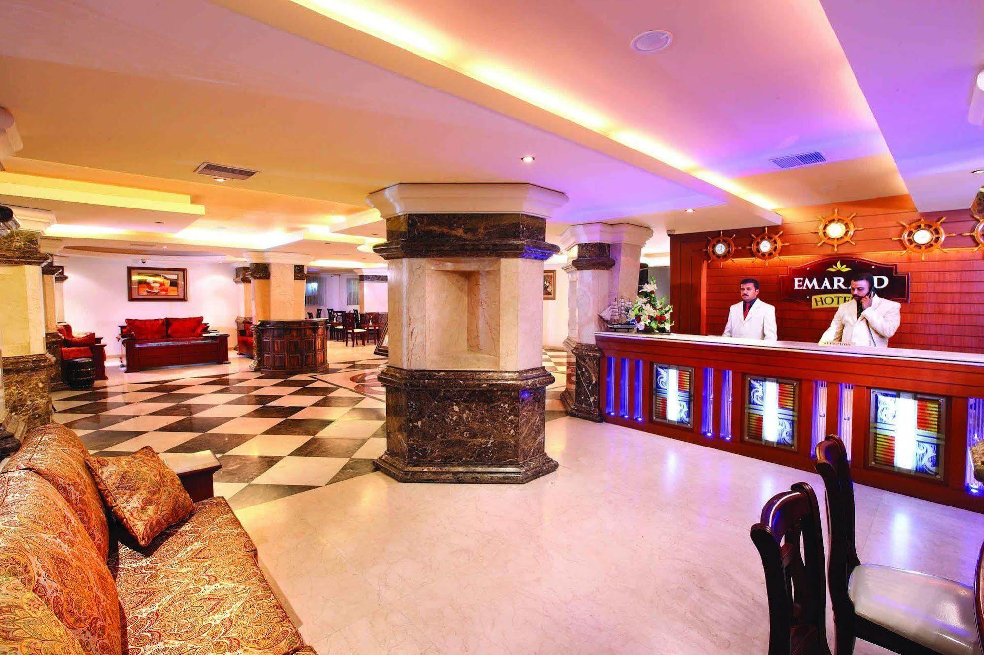 Emarald Hotel Cochin Kochi Eksteriør billede