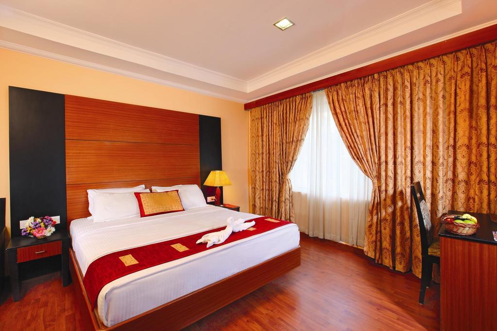 Emarald Hotel Cochin Kochi Eksteriør billede